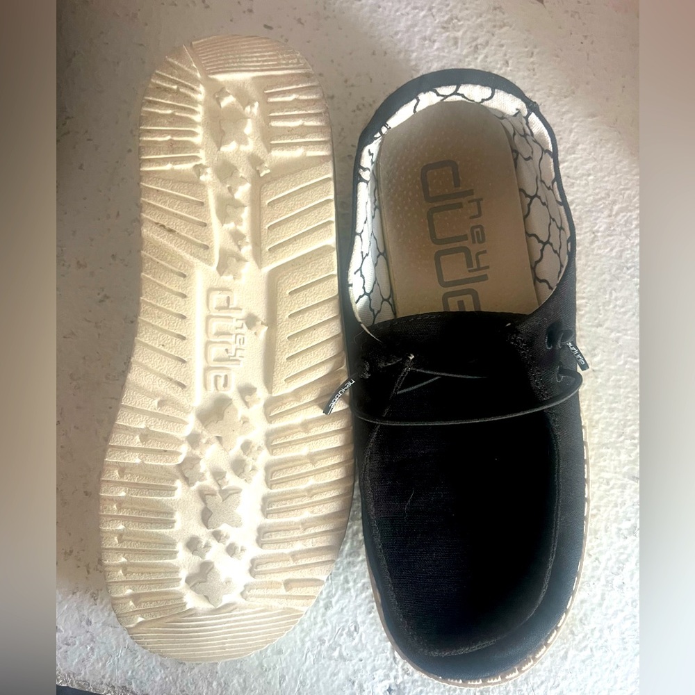 Kids size Y3 black Hey Dude shoes